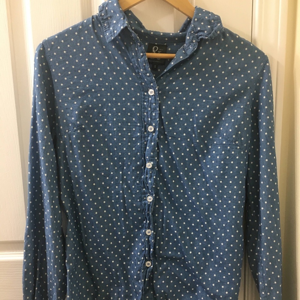 🔥NWOT Women’s Small Denim Button up top 🔥
